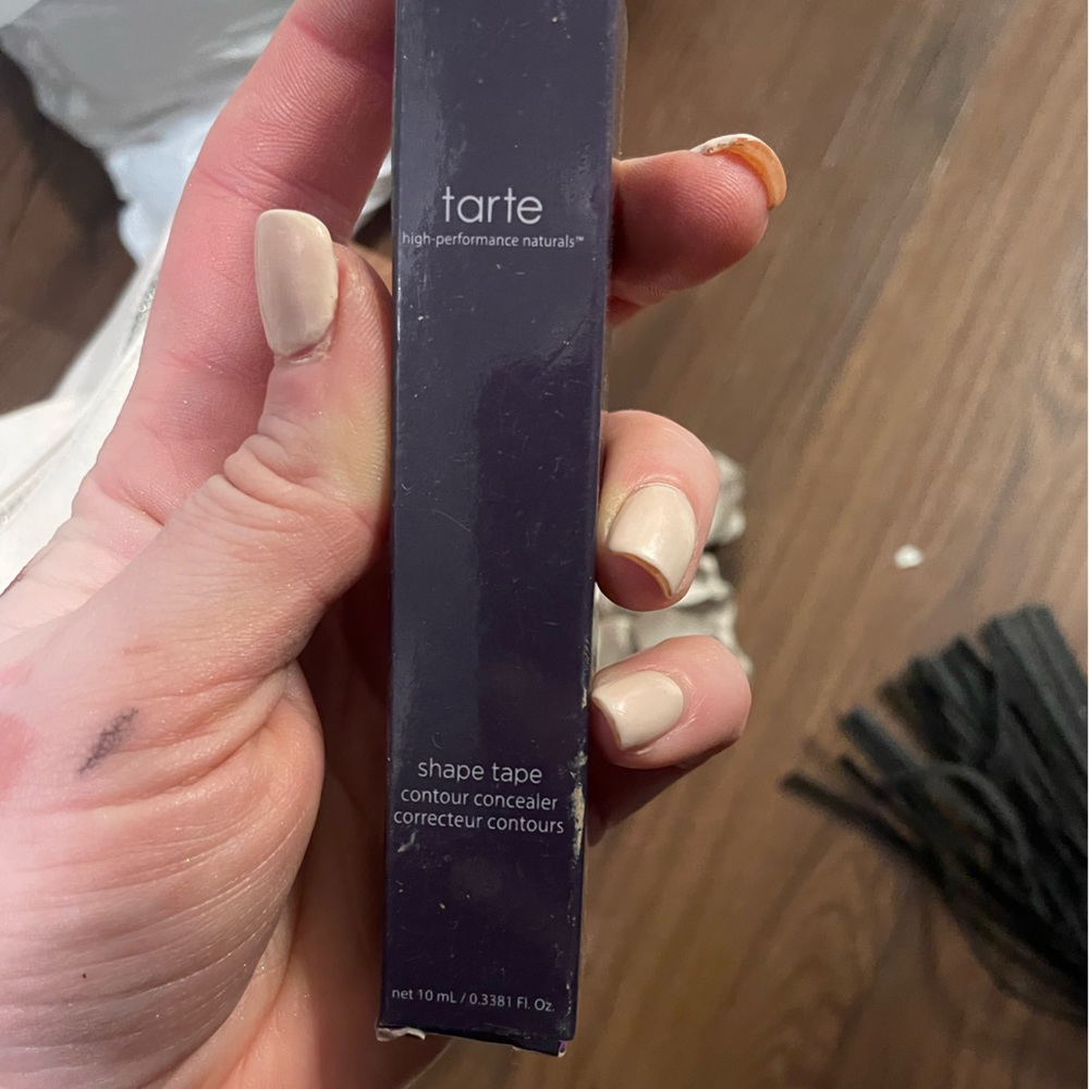 BNIB Tarte Shapetape
